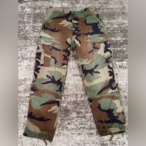 26 1/2x27 Adjustable Urban Outfitters Camouflage Wide Leg Cargos